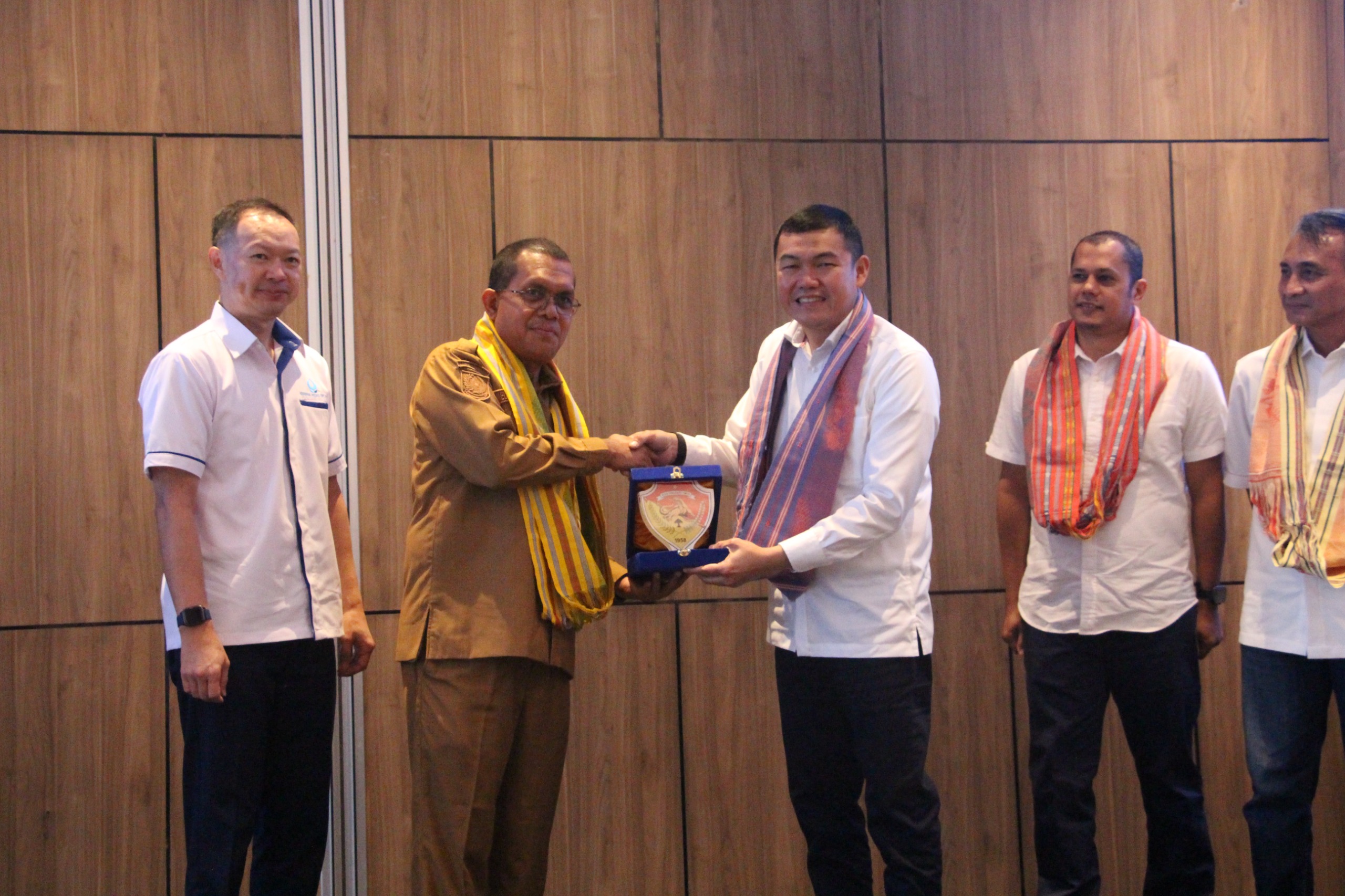 Gubernur Melki Dorong Distribusi Energi Berkeadilan hingga Wilayah Terpencil di NTT