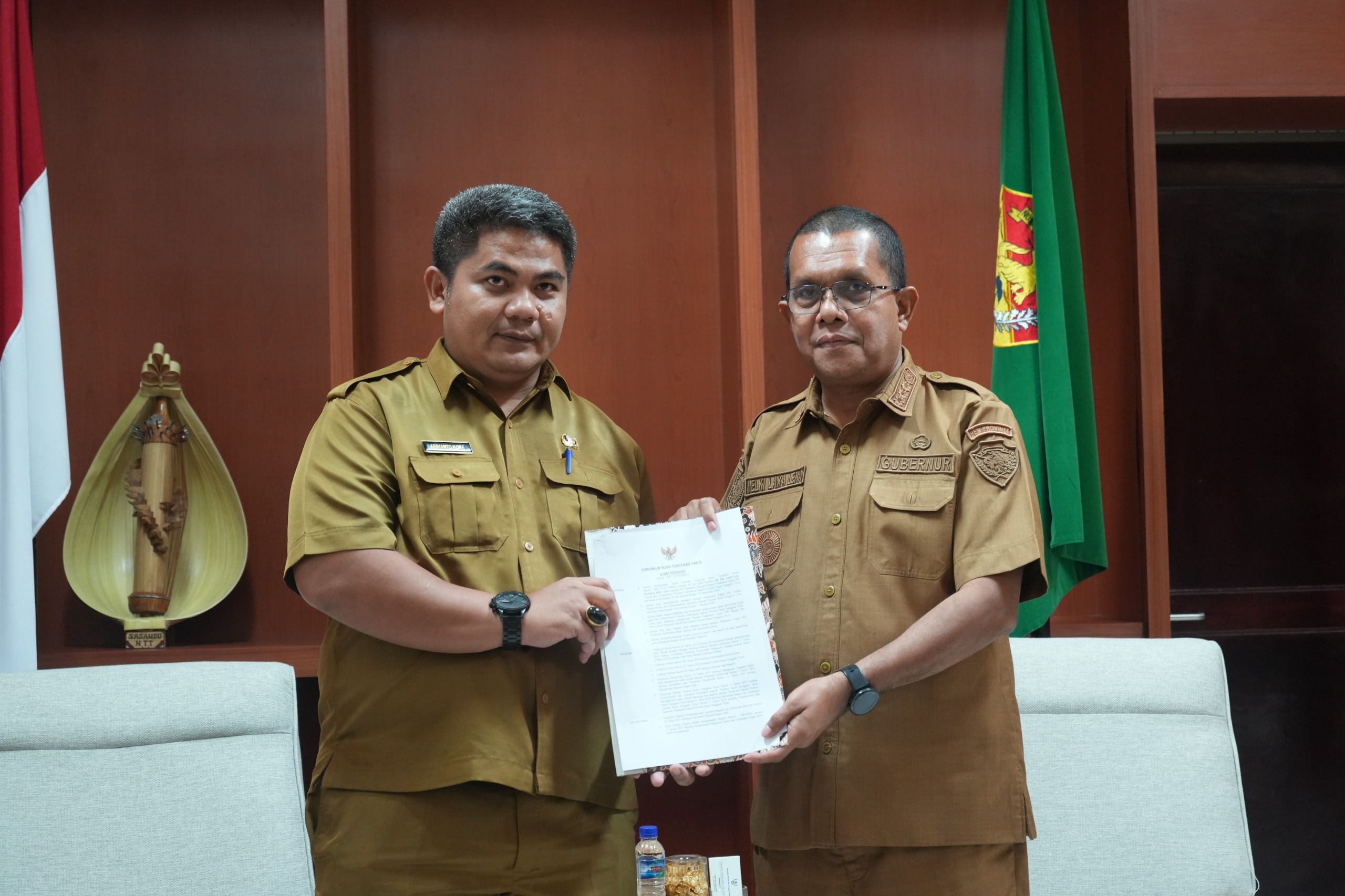 Gubernur NTT Serahkan Amanah Plh Sekretaris Daerah Kepada Yohanes Oktovianus dan Penugasan Pejabat di Lingkungan Setda Provinsi NTT